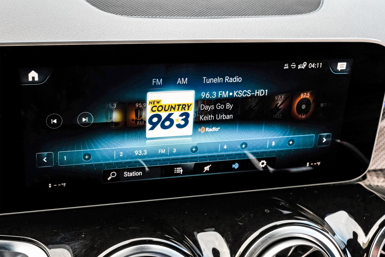 Mercedes-Benz GLB Vehicle Main Gallery Image 30