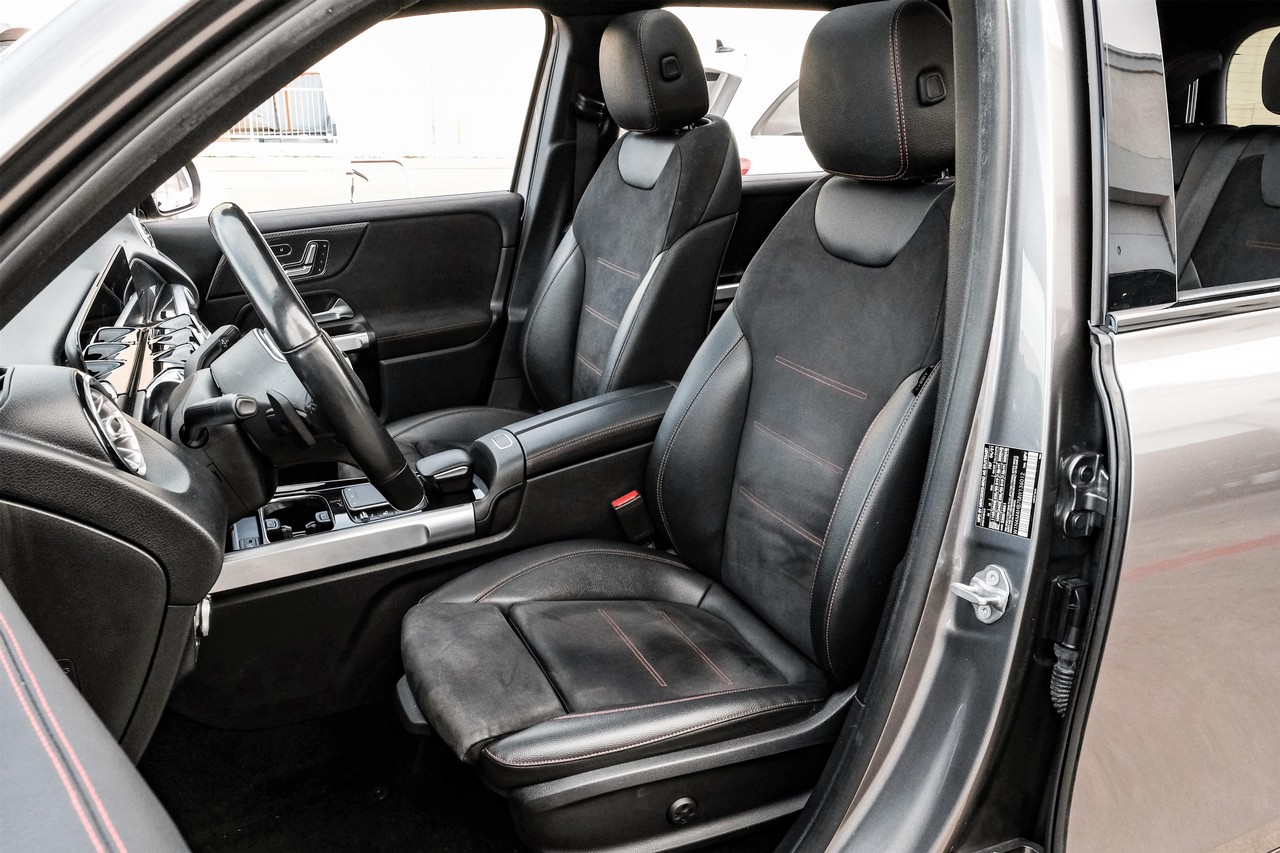 Mercedes-Benz GLB Vehicle Main Gallery Image 32