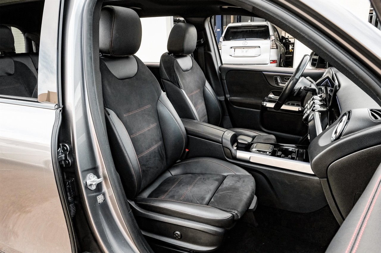 Mercedes-Benz GLB Vehicle Main Gallery Image 35