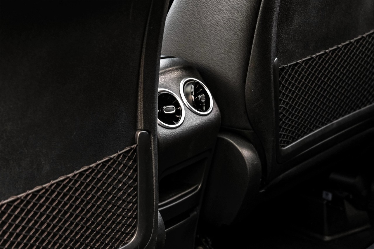 Mercedes-Benz GLB Vehicle Main Gallery Image 39