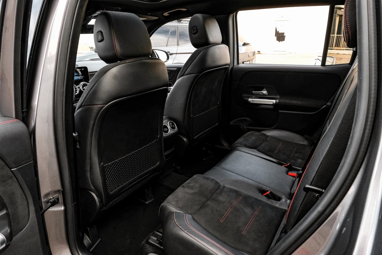 Mercedes-Benz GLB Vehicle Main Gallery Image 40