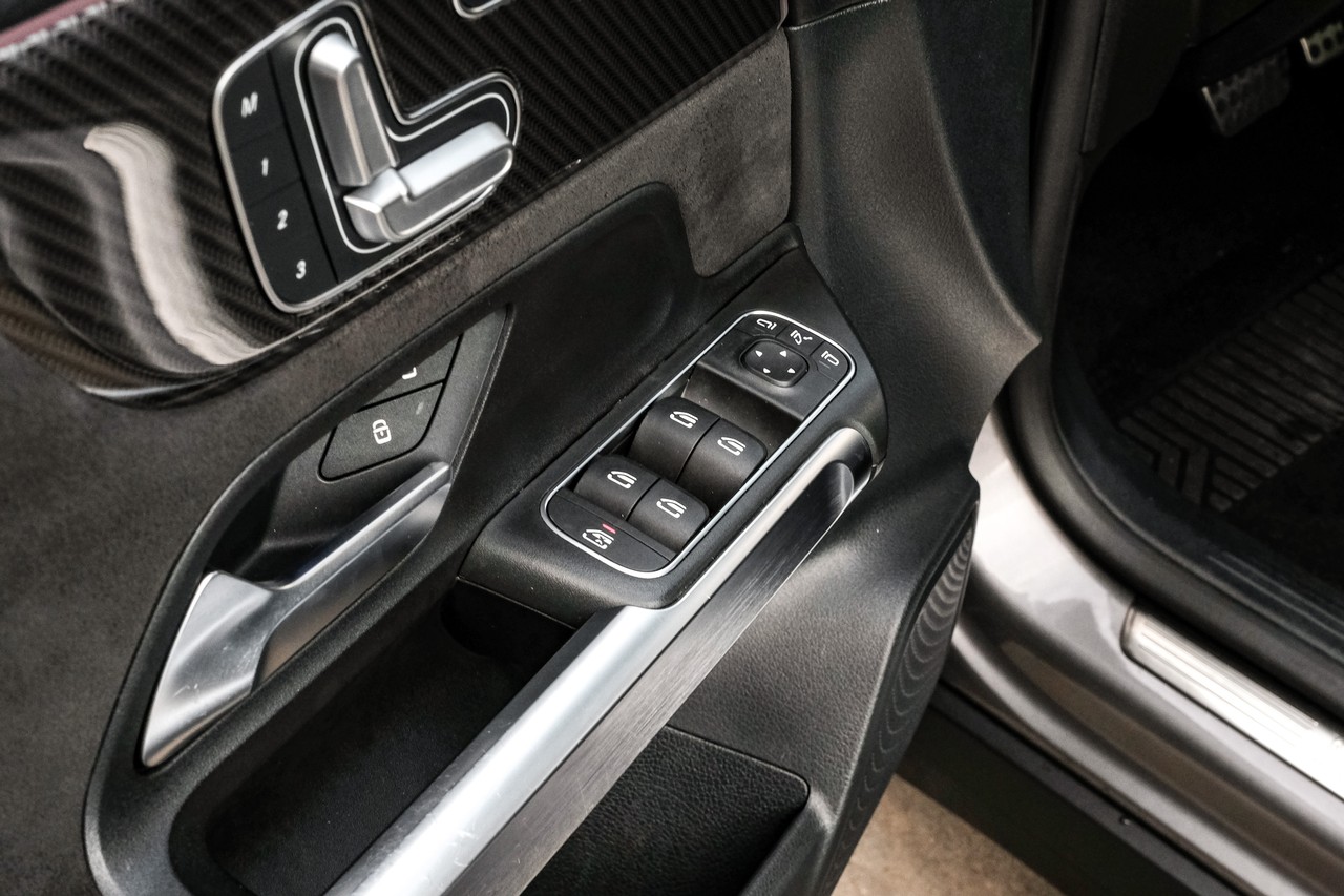 Mercedes-Benz GLB Vehicle Main Gallery Image 45