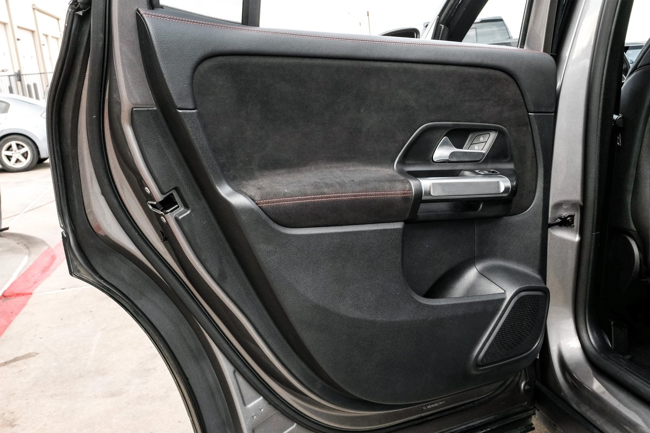 Mercedes-Benz GLB Vehicle Main Gallery Image 50