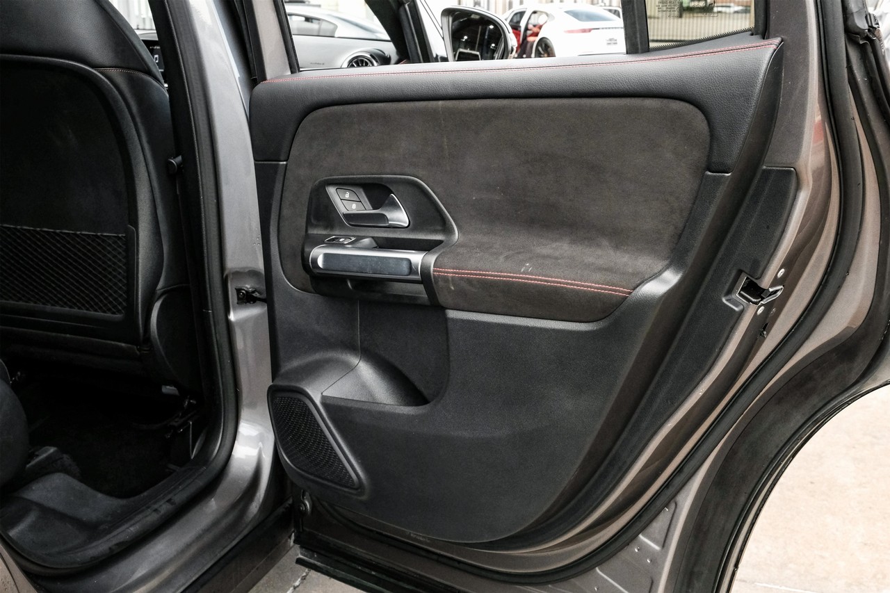 Mercedes-Benz GLB Vehicle Main Gallery Image 51