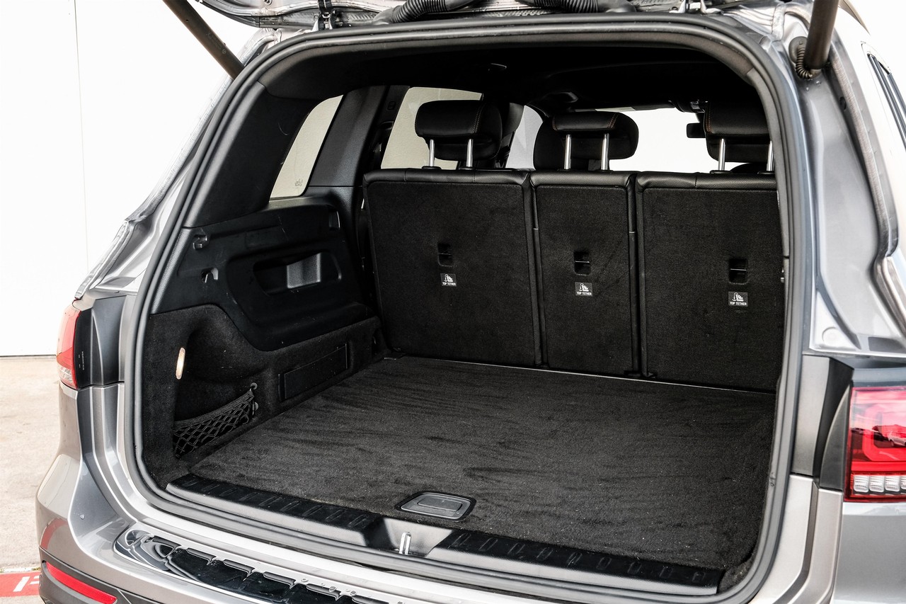 Mercedes-Benz GLB Vehicle Main Gallery Image 56