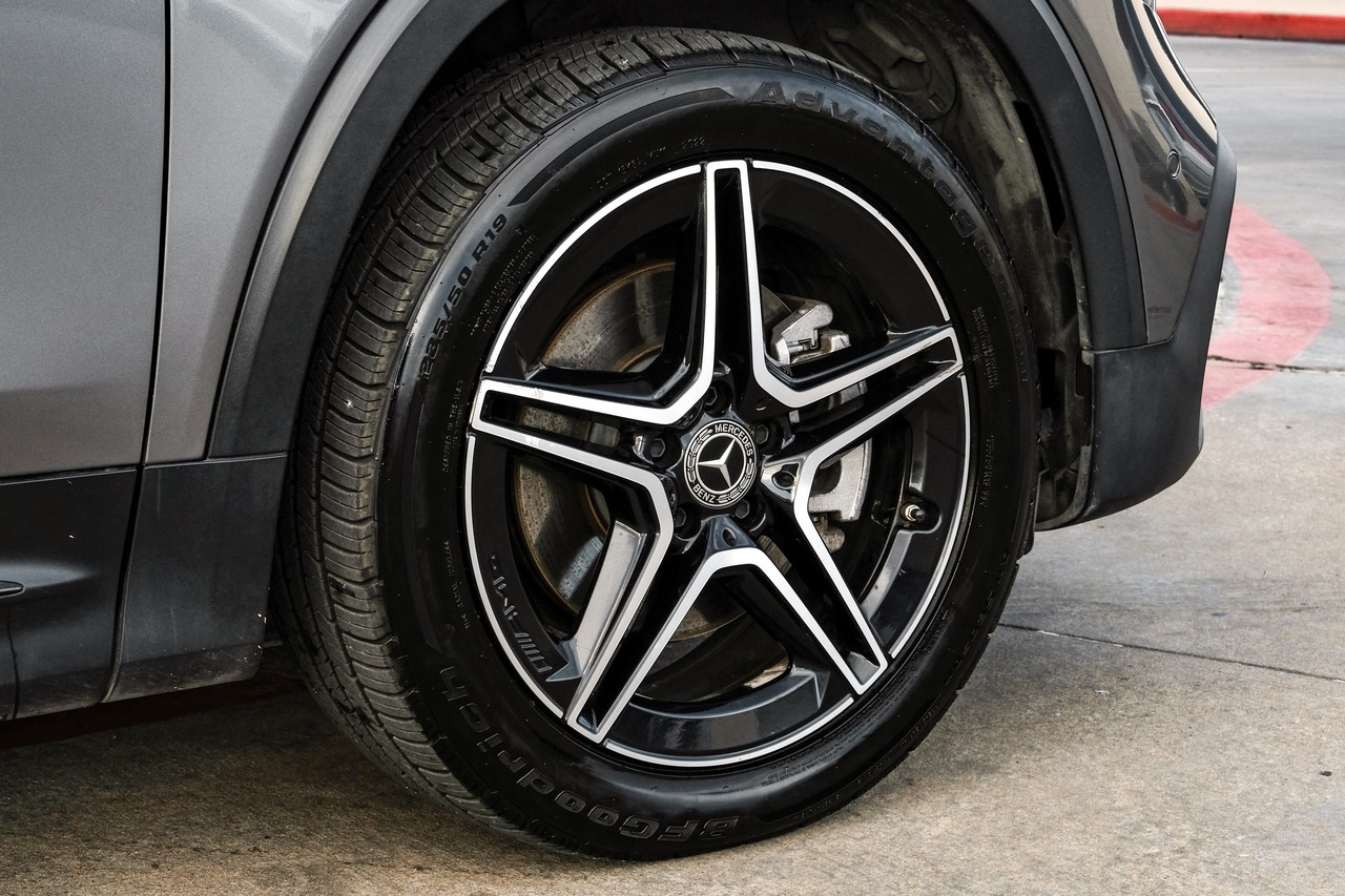 Mercedes-Benz GLB Vehicle Main Gallery Image 60