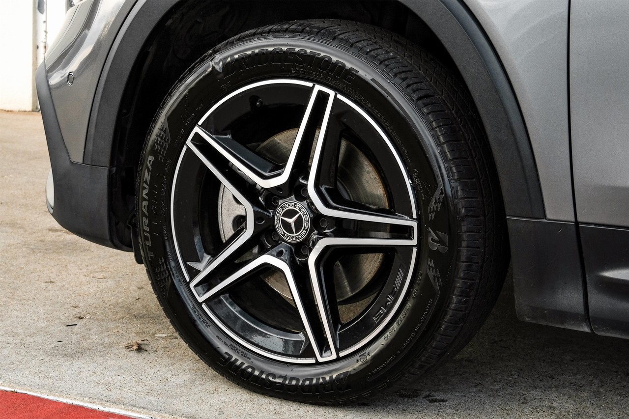 Mercedes-Benz GLB Vehicle Main Gallery Image 61