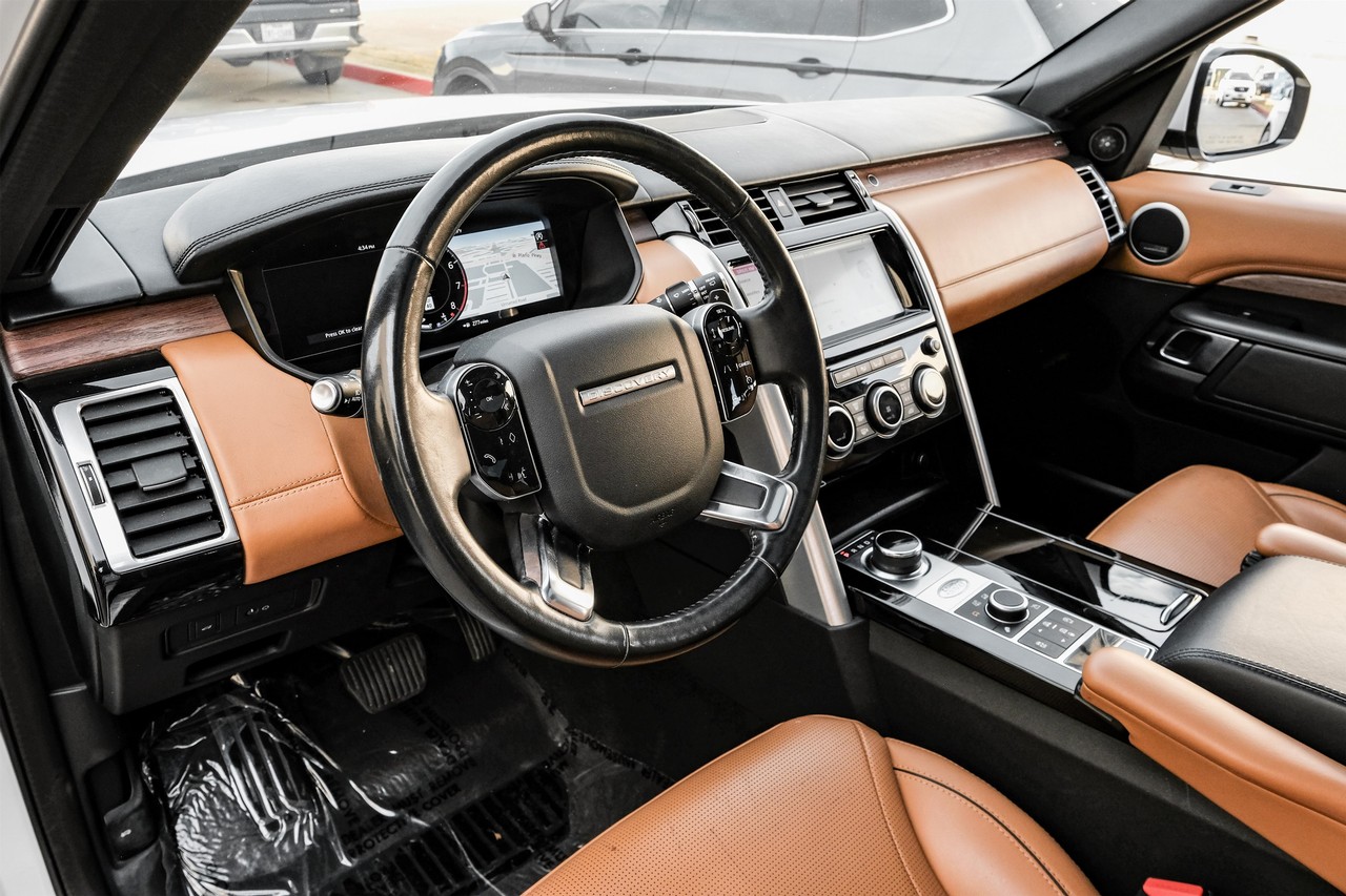 Land Rover Discovery Vehicle Main Gallery Image 03