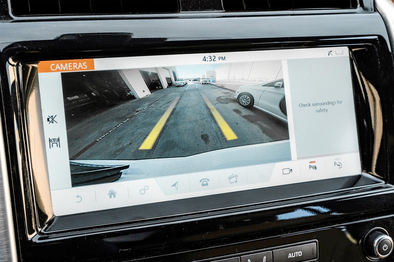 Land Rover Discovery Vehicle Main Gallery Image 22