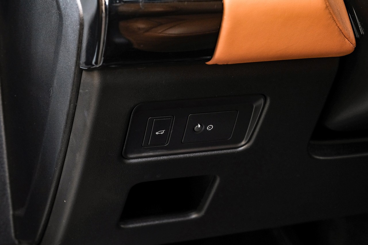 Land Rover Discovery Vehicle Main Gallery Image 27