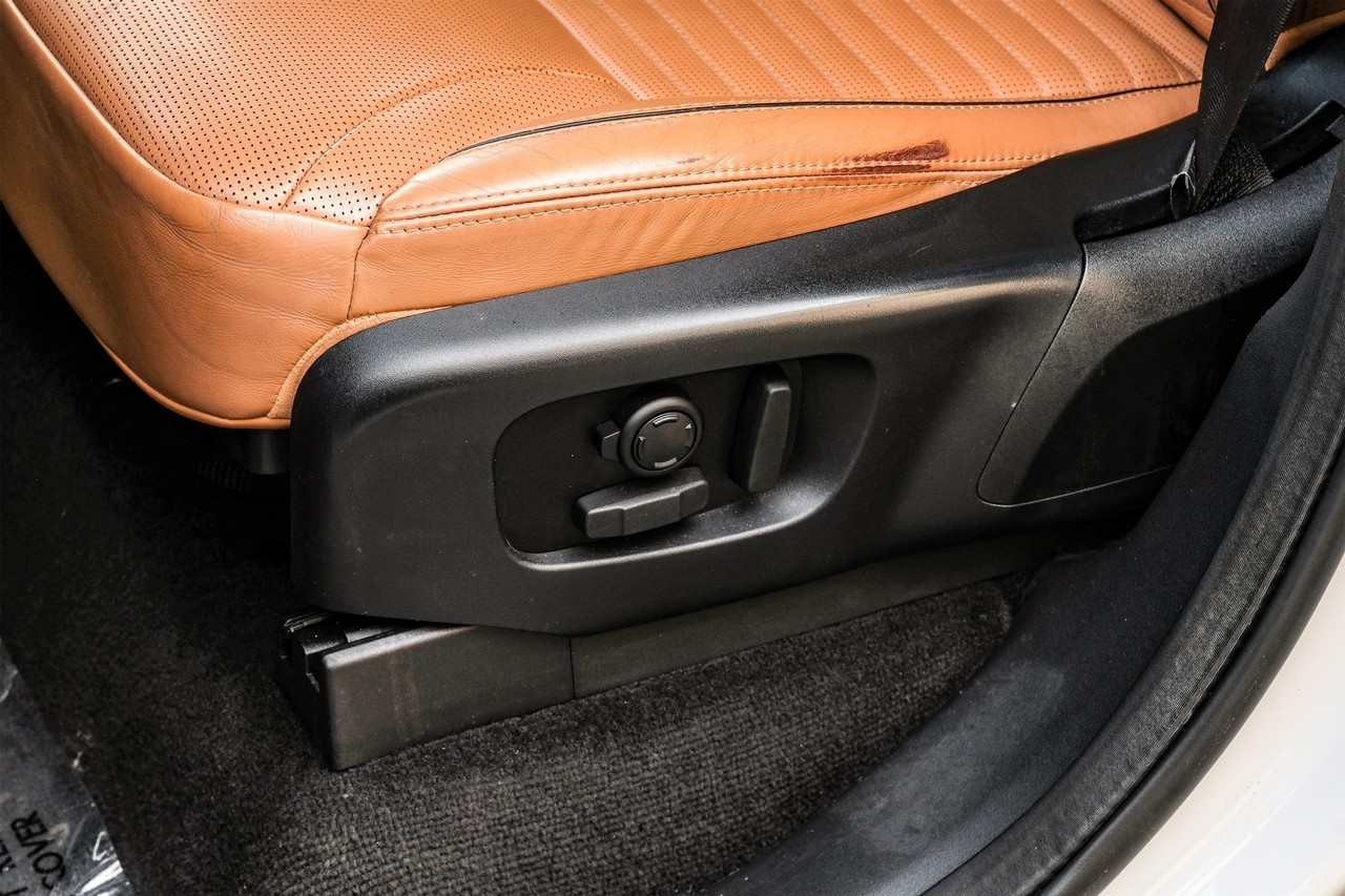 Land Rover Discovery Vehicle Main Gallery Image 32