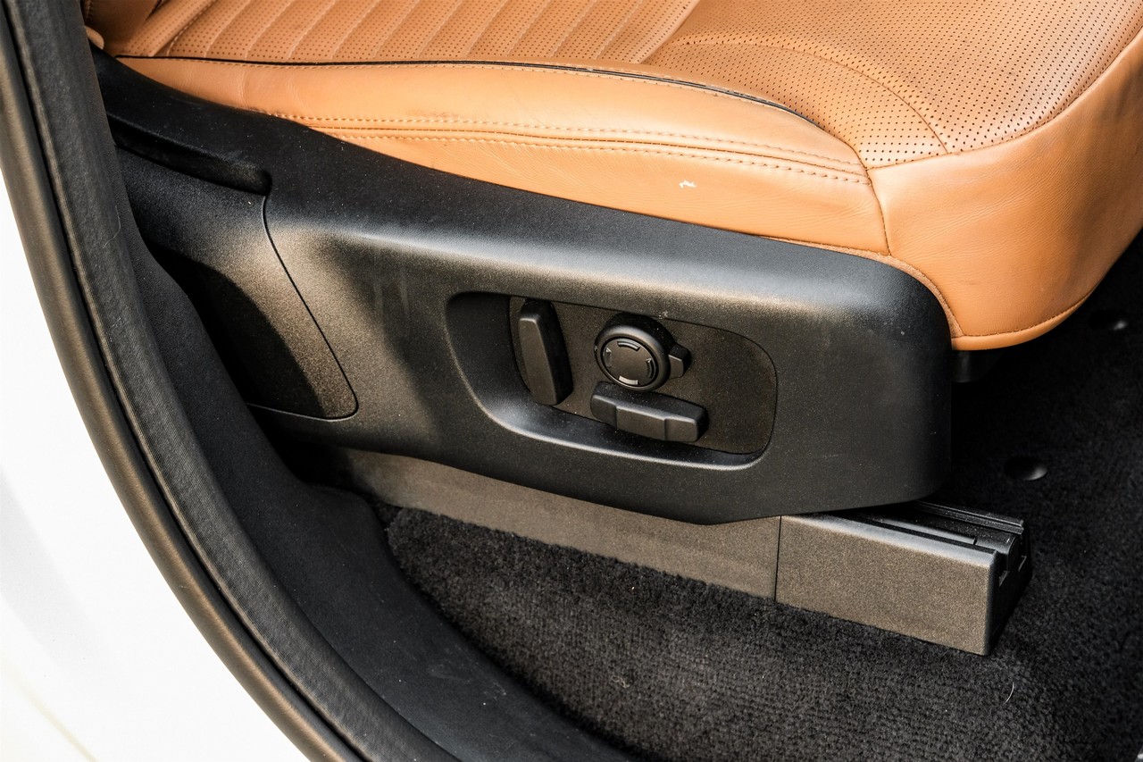 Land Rover Discovery Vehicle Main Gallery Image 35