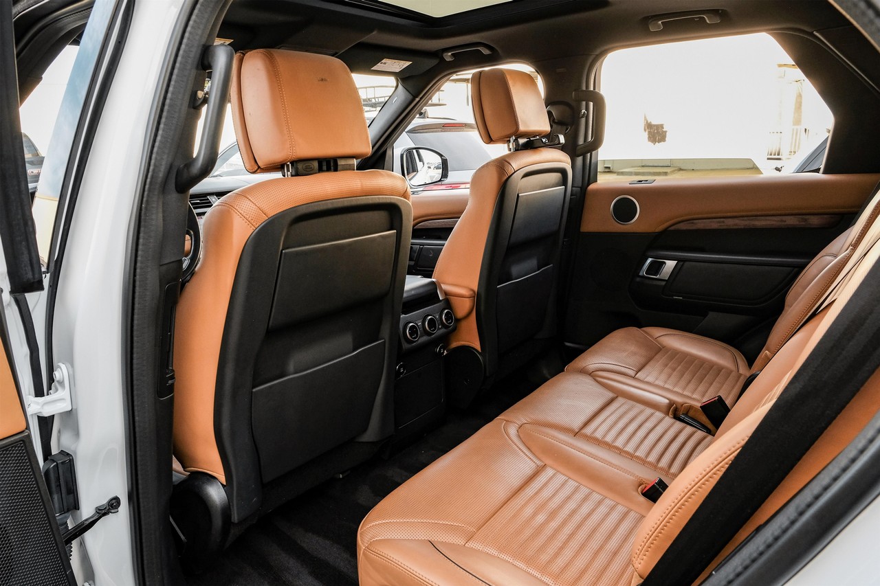 Land Rover Discovery Vehicle Main Gallery Image 39