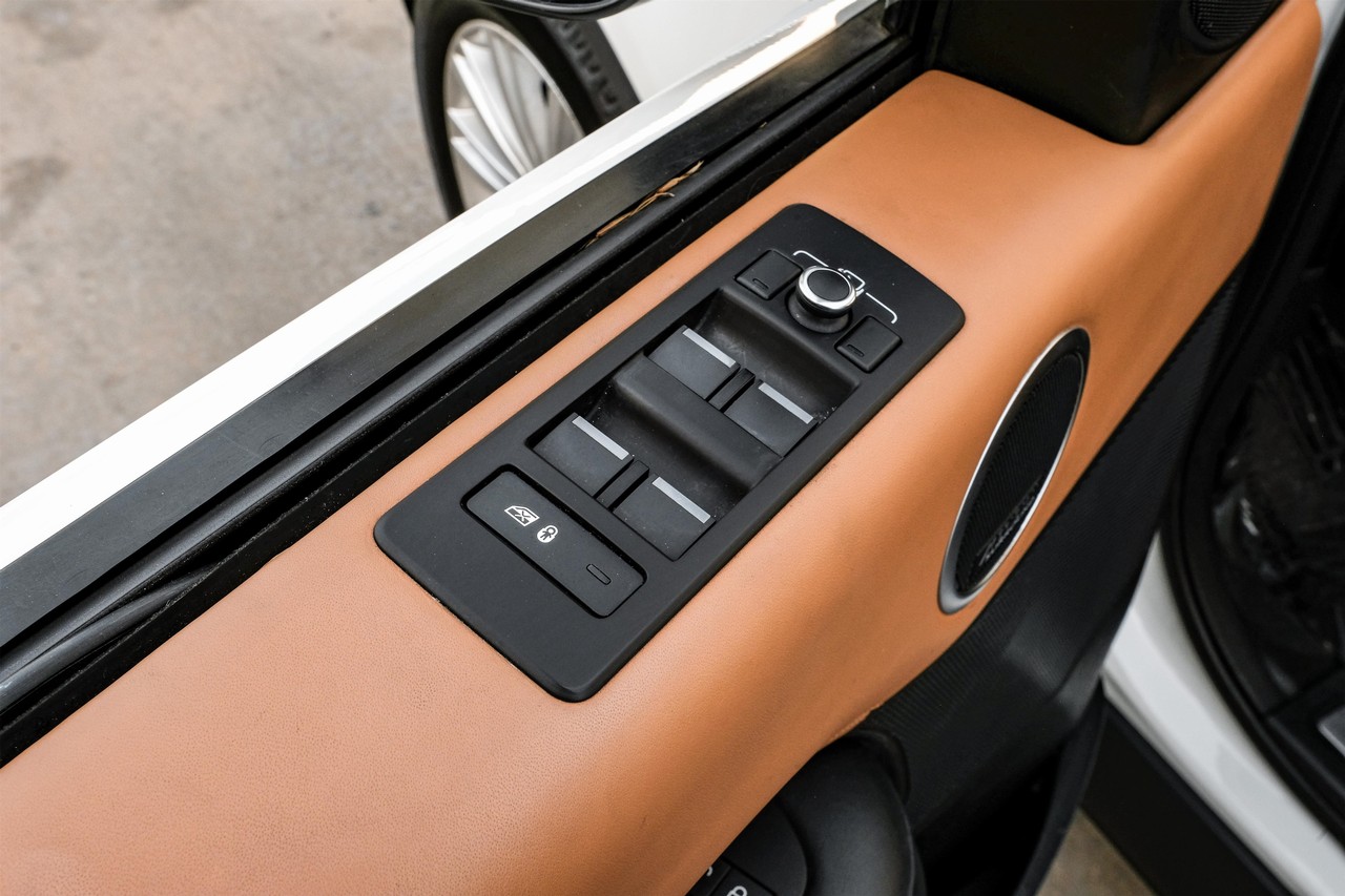 Land Rover Discovery Vehicle Main Gallery Image 44