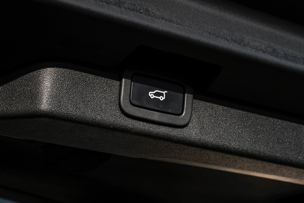 Land Rover Discovery Vehicle Main Gallery Image 56