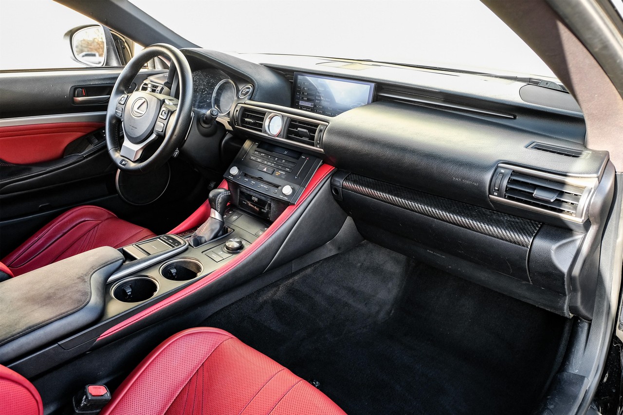 Lexus RC F Vehicle Main Gallery Image 13