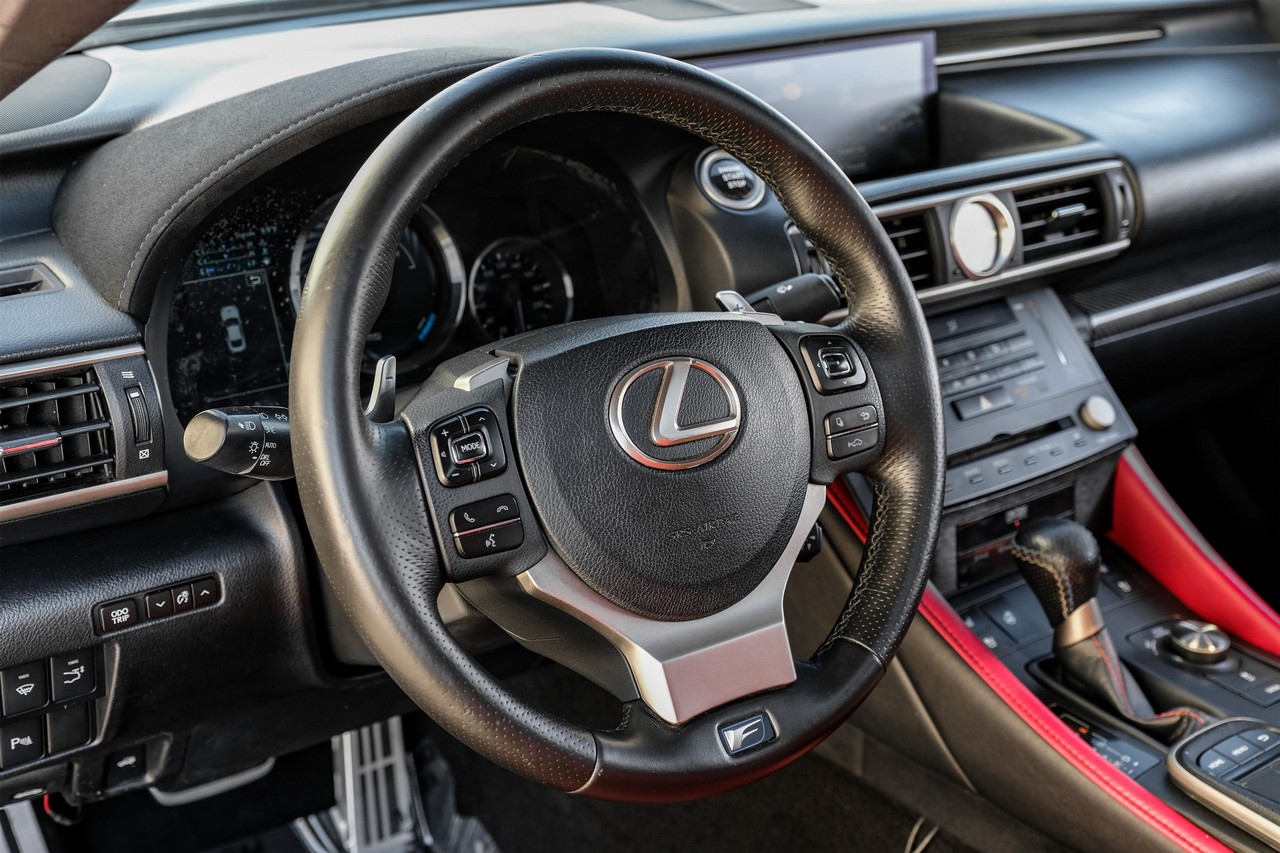 Lexus RC F Vehicle Main Gallery Image 15