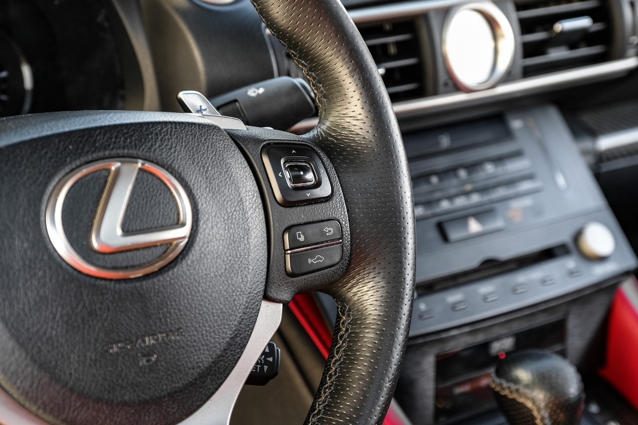 Lexus RC F Vehicle Main Gallery Image 17