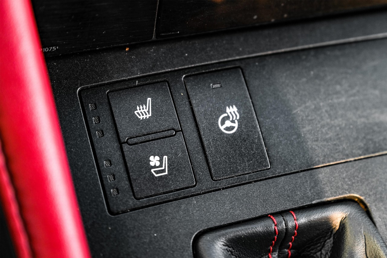 Lexus RC F Vehicle Main Gallery Image 23