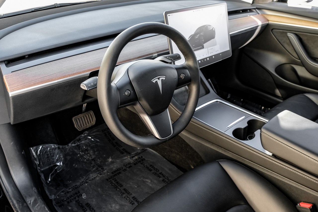 Tesla Model 3 Vehicle Main Gallery Image 03