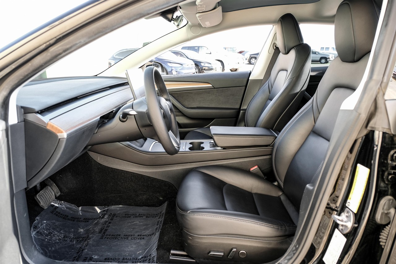 Tesla Model 3 Vehicle Main Gallery Image 04