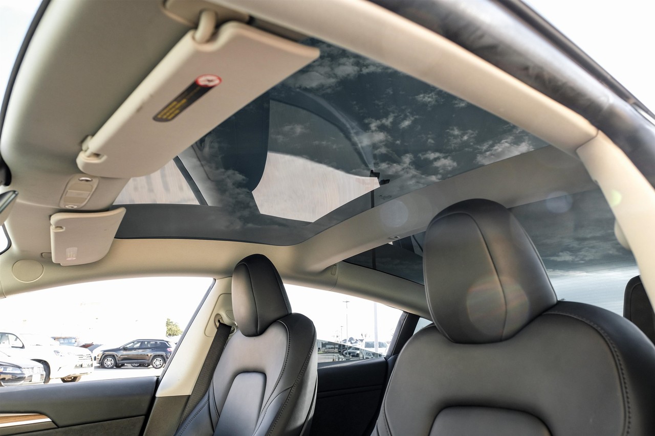 Tesla Model 3 Vehicle Main Gallery Image 05