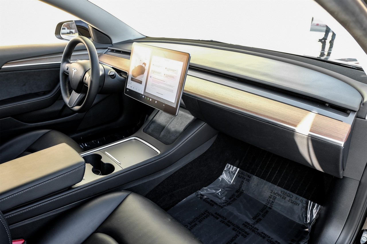 Tesla Model 3 Vehicle Main Gallery Image 13