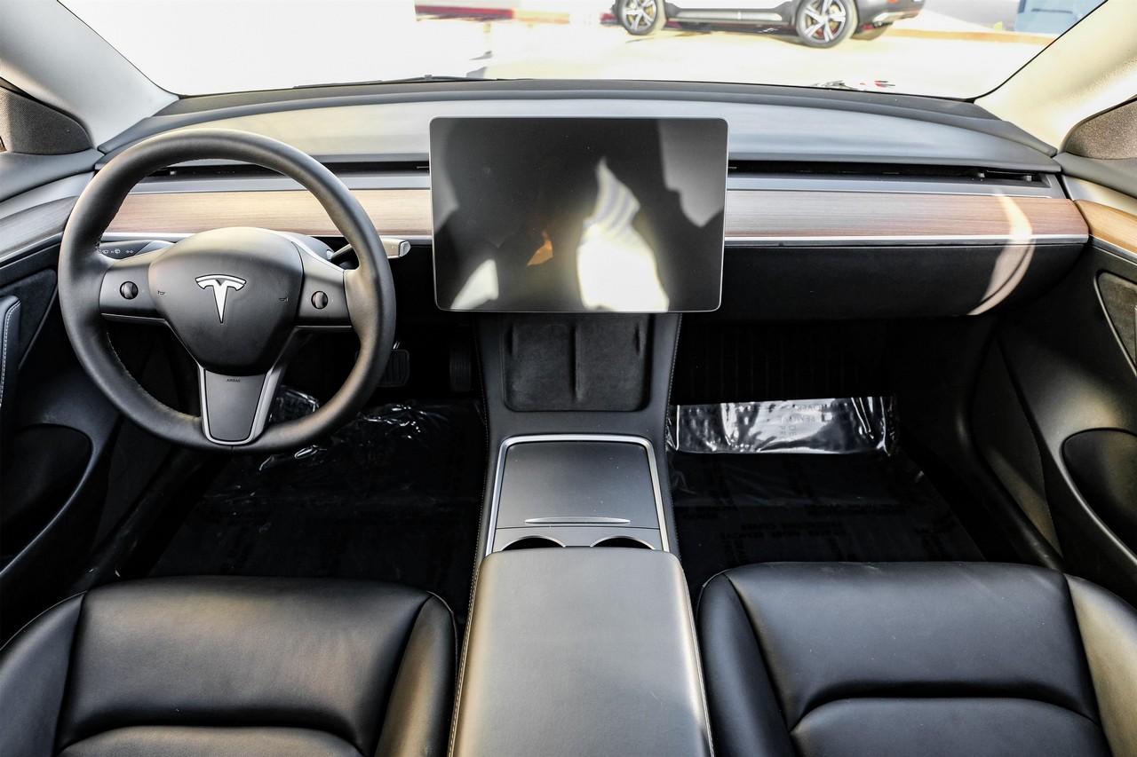 Tesla Model 3 Vehicle Main Gallery Image 15