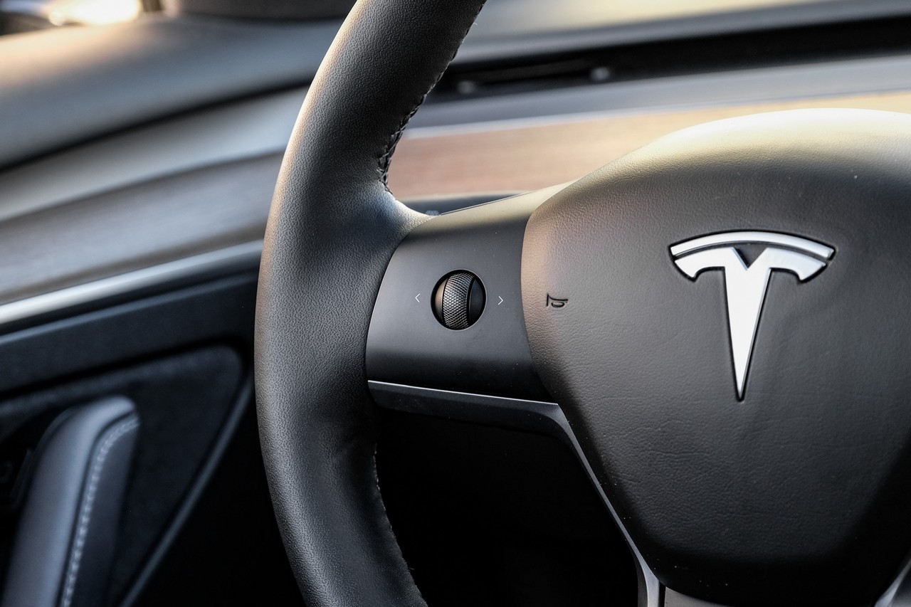 Tesla Model 3 Vehicle Main Gallery Image 18