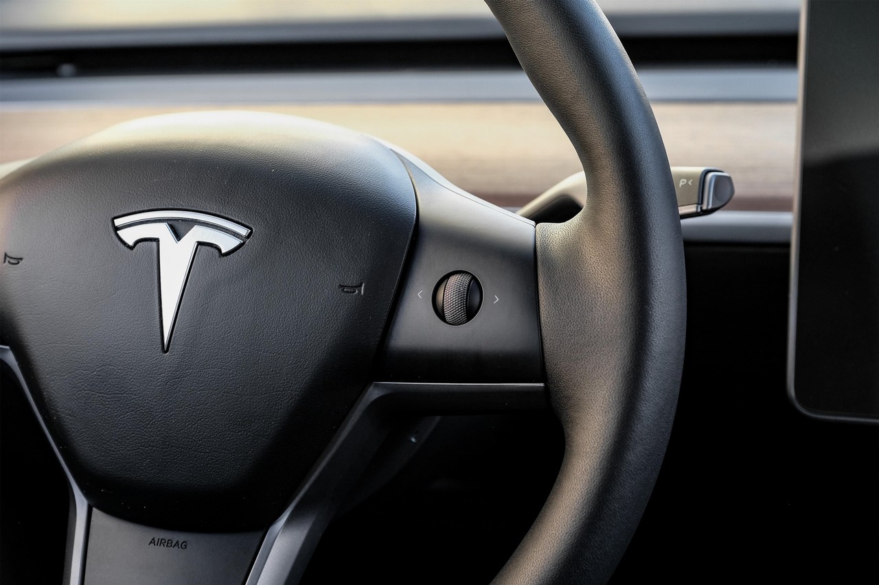 Tesla Model 3 Vehicle Main Gallery Image 19