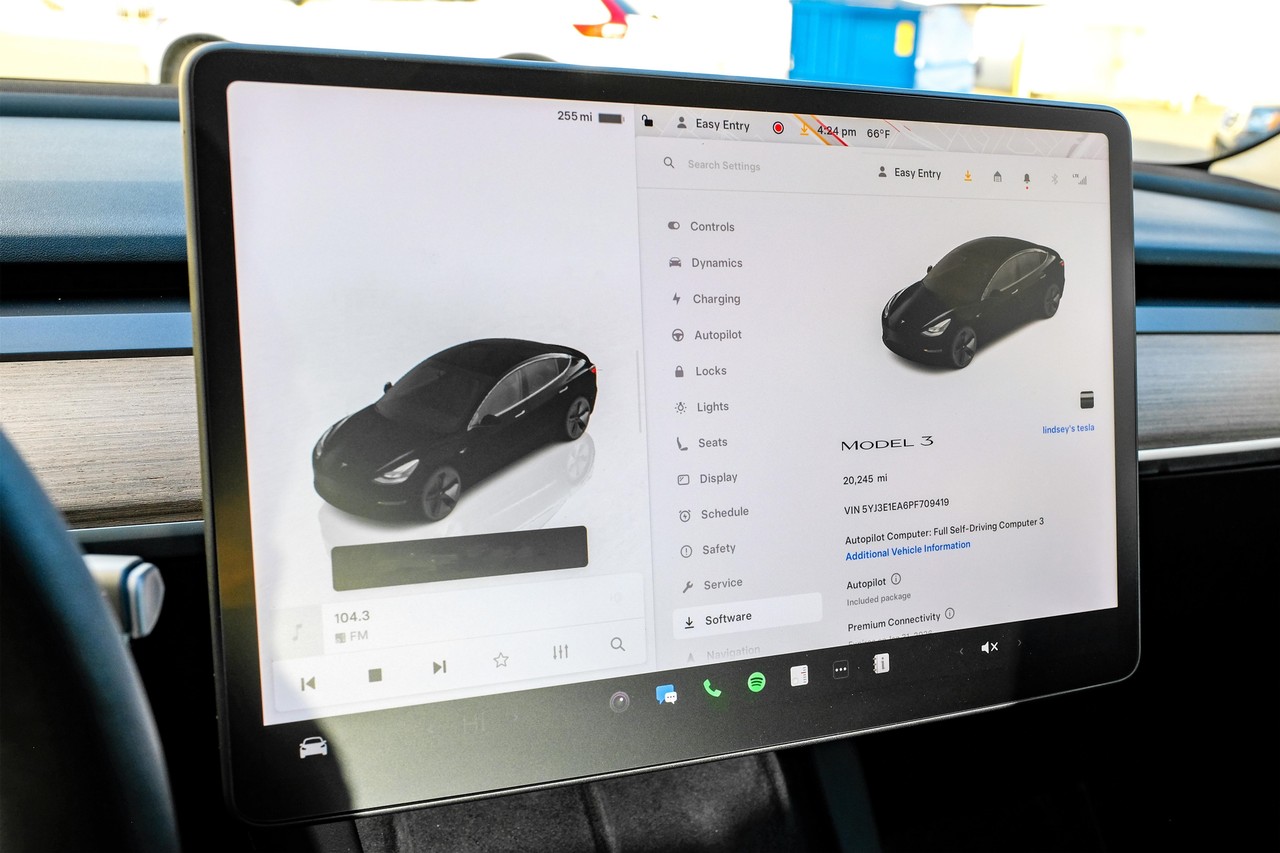 Tesla Model 3 Vehicle Main Gallery Image 20