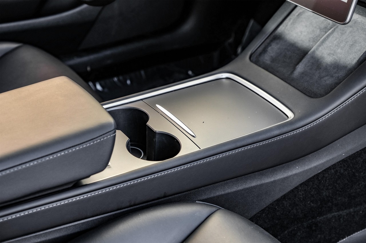 Tesla Model 3 Vehicle Main Gallery Image 22