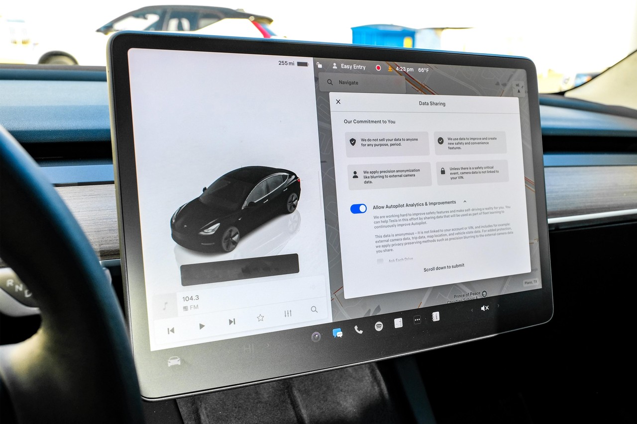 Tesla Model 3 Vehicle Main Gallery Image 25