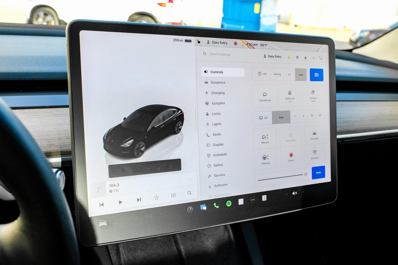 Tesla Model 3 Vehicle Main Gallery Image 26