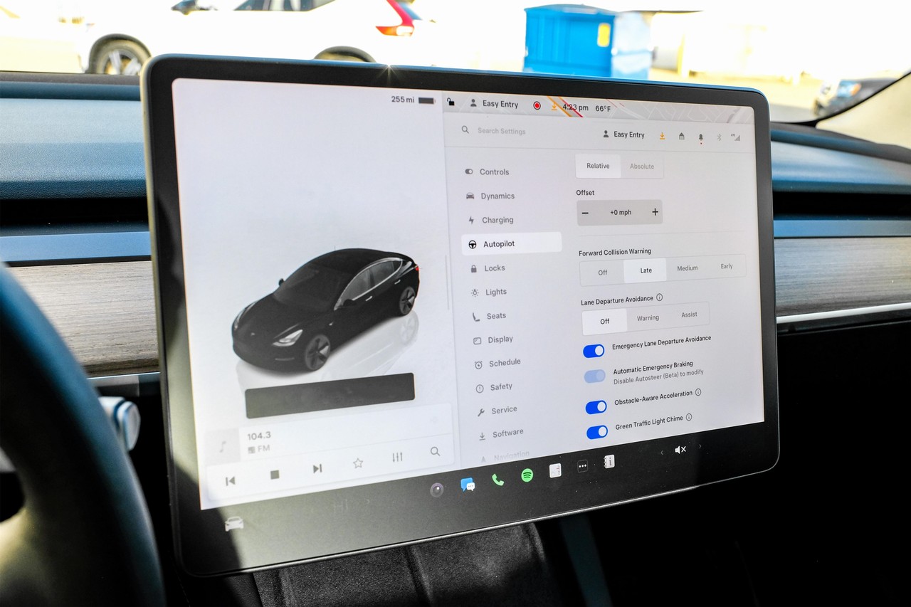 Tesla Model 3 Vehicle Main Gallery Image 28