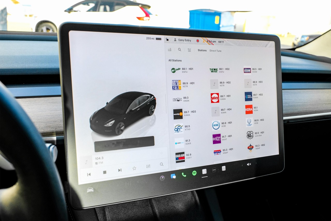 Tesla Model 3 Vehicle Main Gallery Image 29