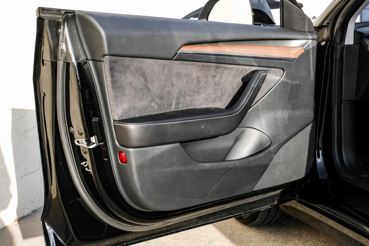 Tesla Model 3 Vehicle Main Gallery Image 41