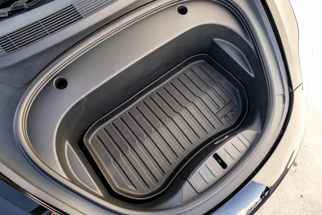 Tesla Model 3 Vehicle Main Gallery Image 50