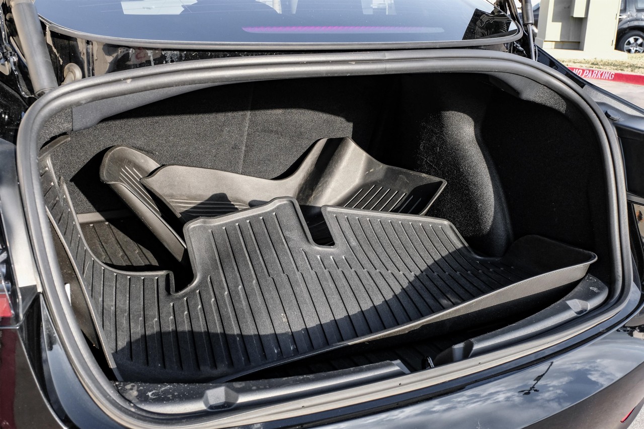 Tesla Model 3 Vehicle Main Gallery Image 52