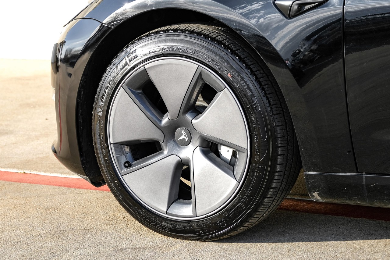 Tesla Model 3 Vehicle Main Gallery Image 55