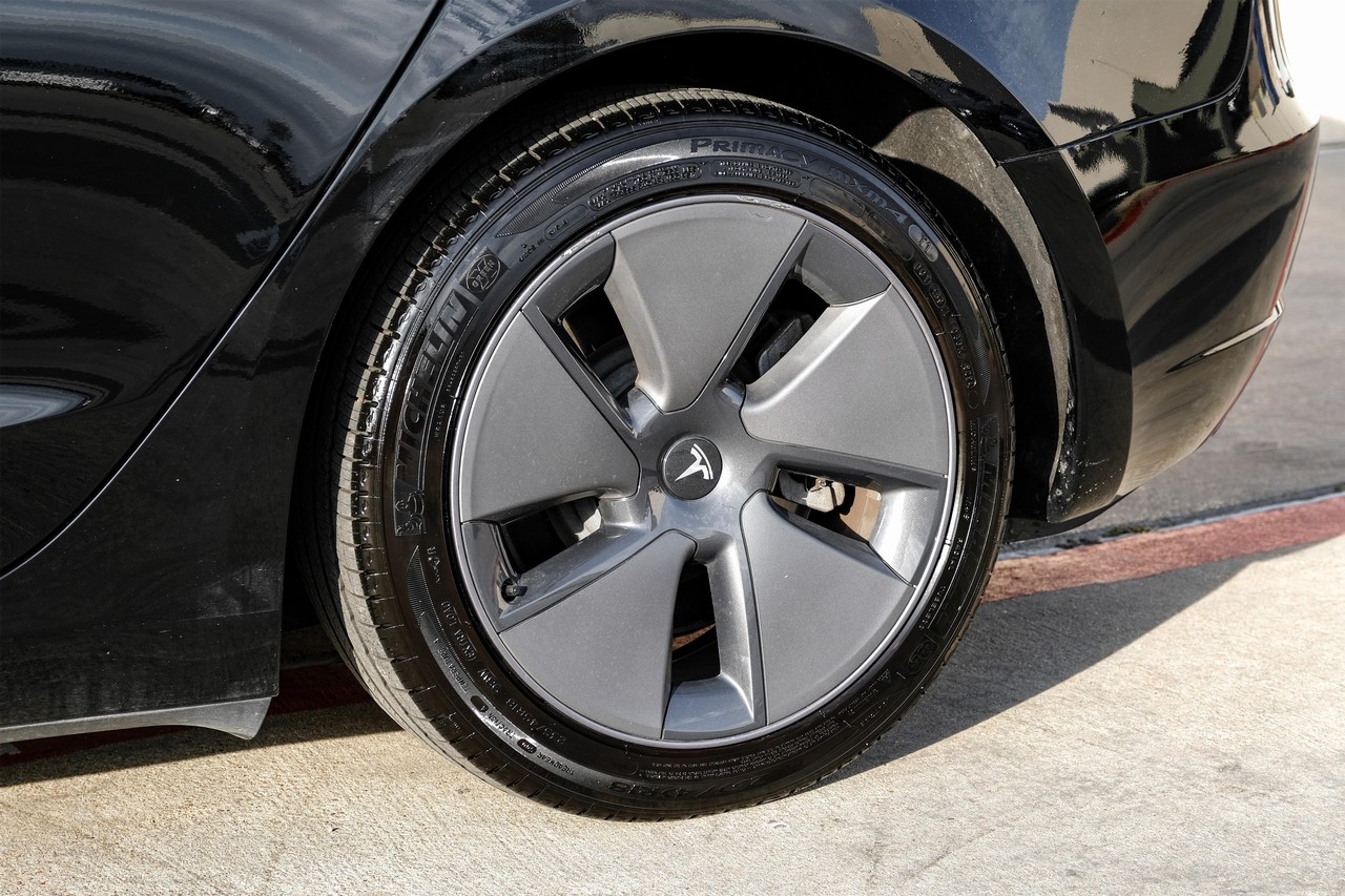 Tesla Model 3 Vehicle Main Gallery Image 56