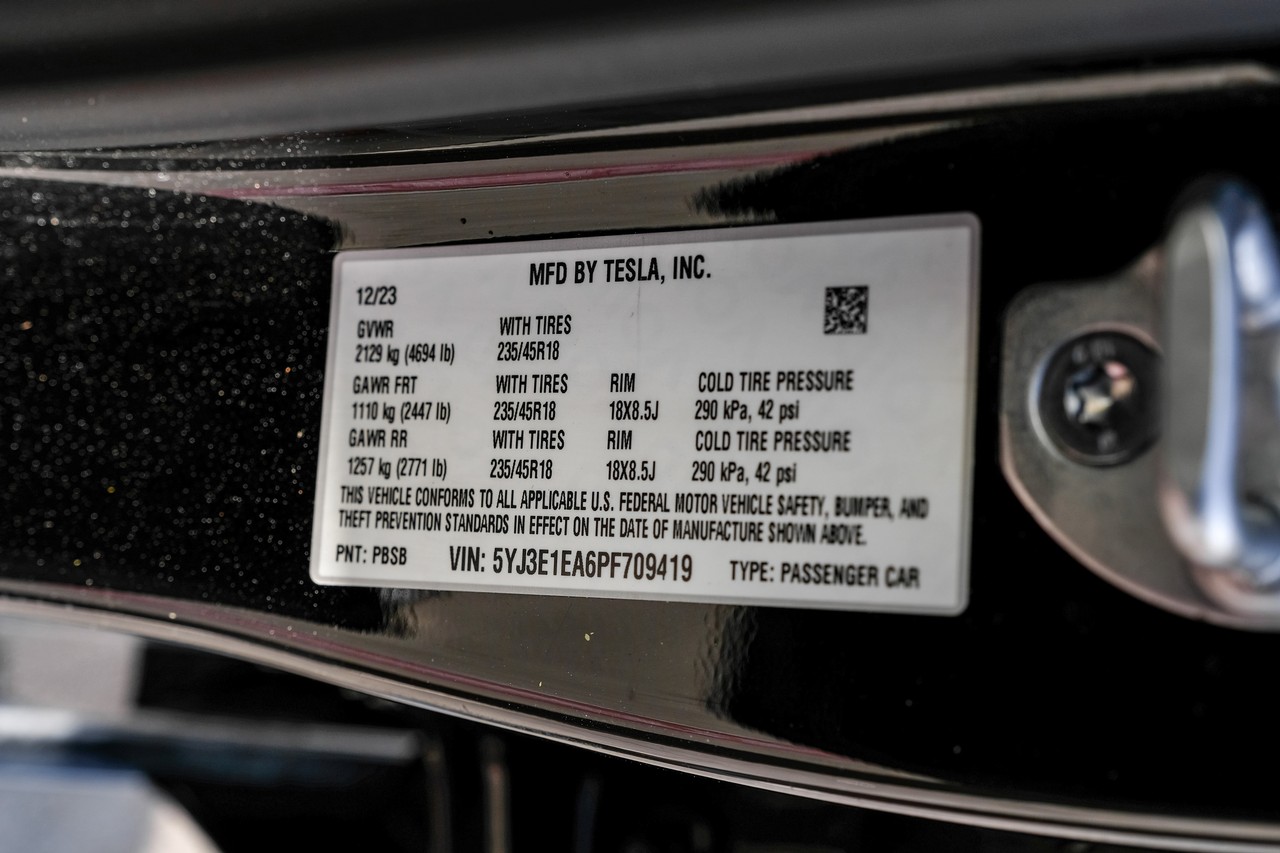 Tesla Model 3 Vehicle Main Gallery Image 58
