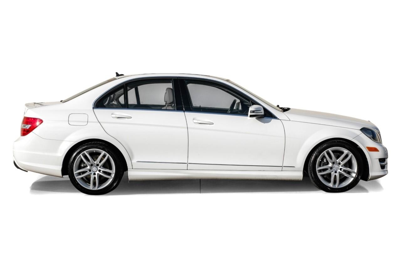 Mercedes-Benz C 300 Vehicle Main Gallery Image 08