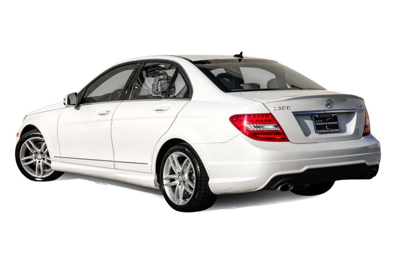 Mercedes-Benz C 300 Vehicle Main Gallery Image 11