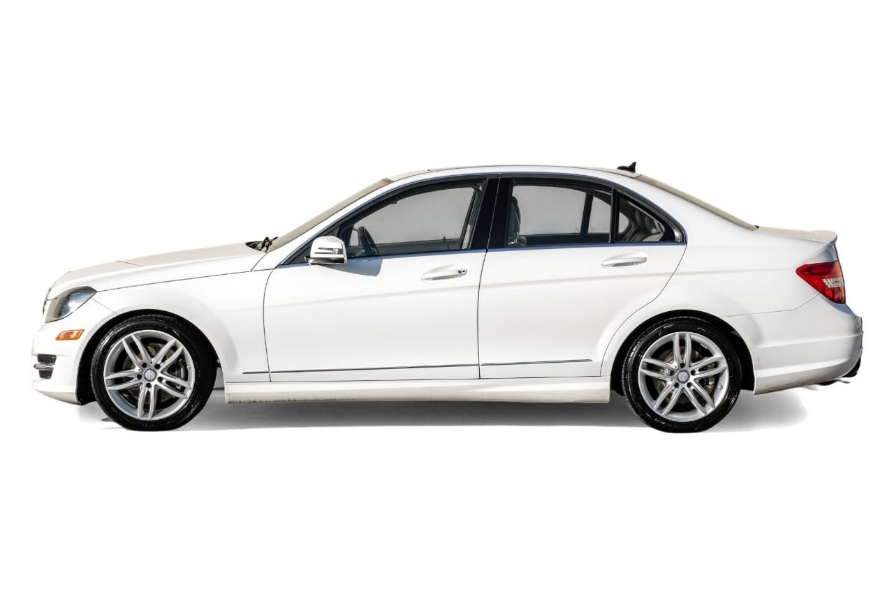 Mercedes-Benz C 300 Vehicle Main Gallery Image 12