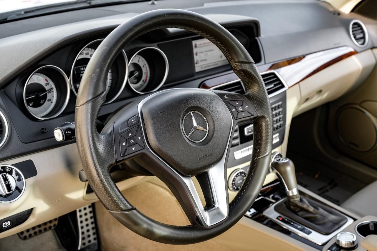 Mercedes-Benz C 300 Vehicle Main Gallery Image 16