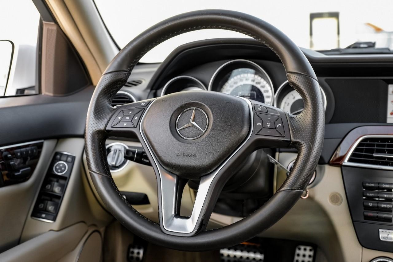Mercedes-Benz C 300 Vehicle Main Gallery Image 17