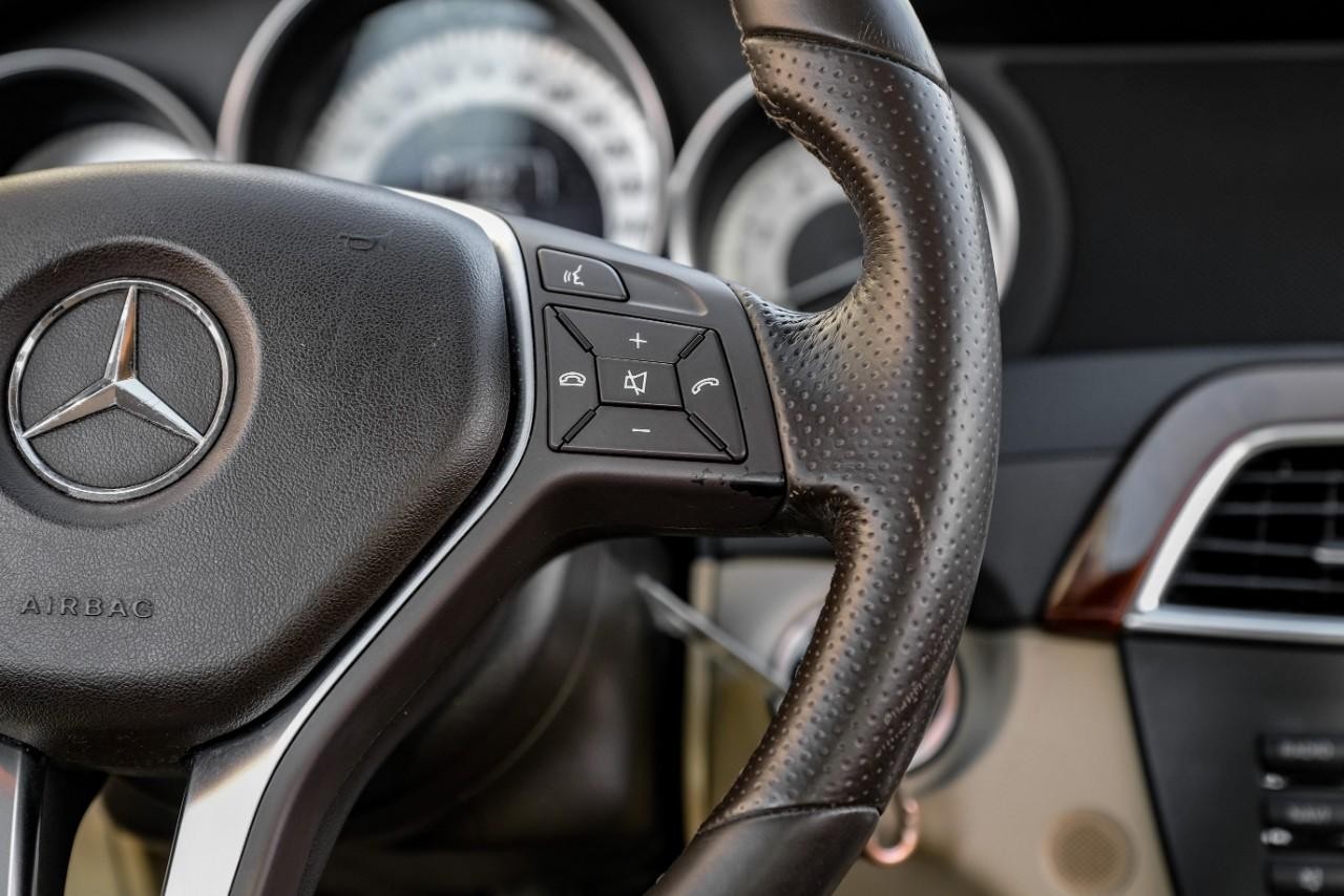 Mercedes-Benz C 300 Vehicle Main Gallery Image 19