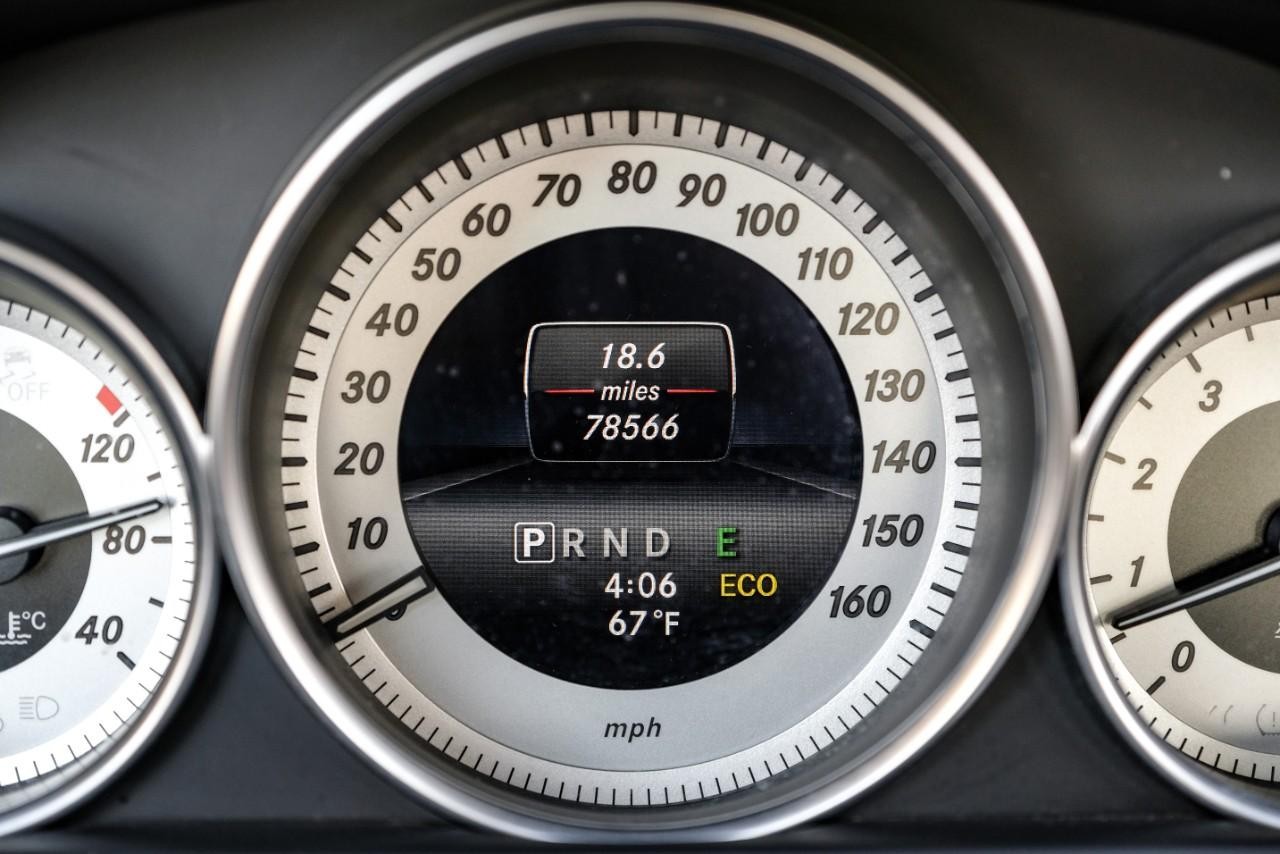 Mercedes-Benz C 300 Vehicle Main Gallery Image 21