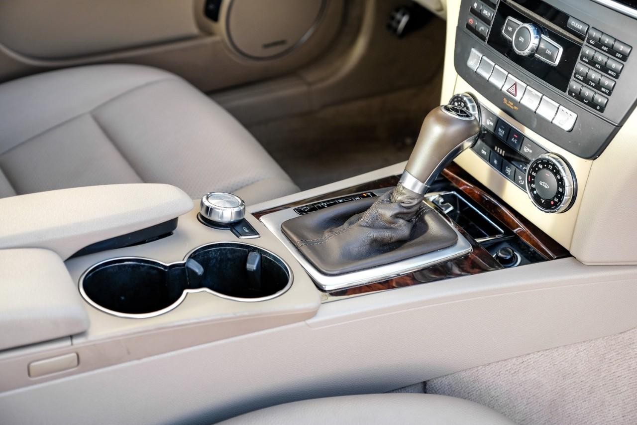 Mercedes-Benz C 300 Vehicle Main Gallery Image 24